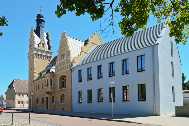 Historisches Rathaus mit Erweiterungsbau
